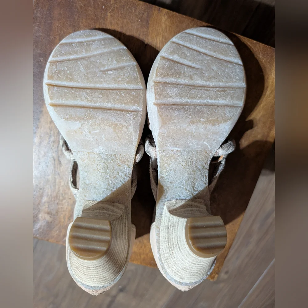 Mjus distressed heeled sandals - Picture 7 of 10